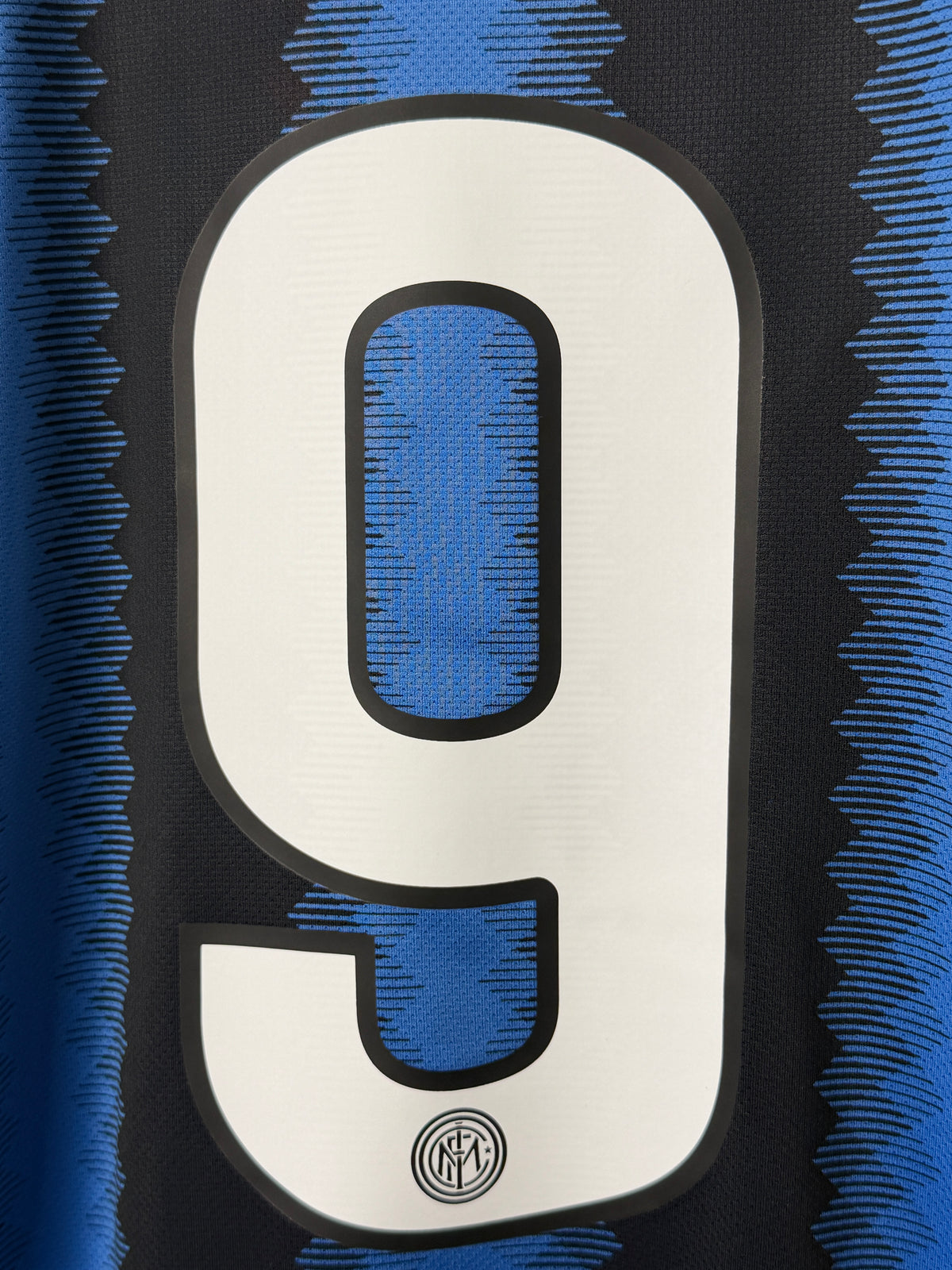 Samuel Eto'o Inter Milan 2010-11 home football shirt (S)