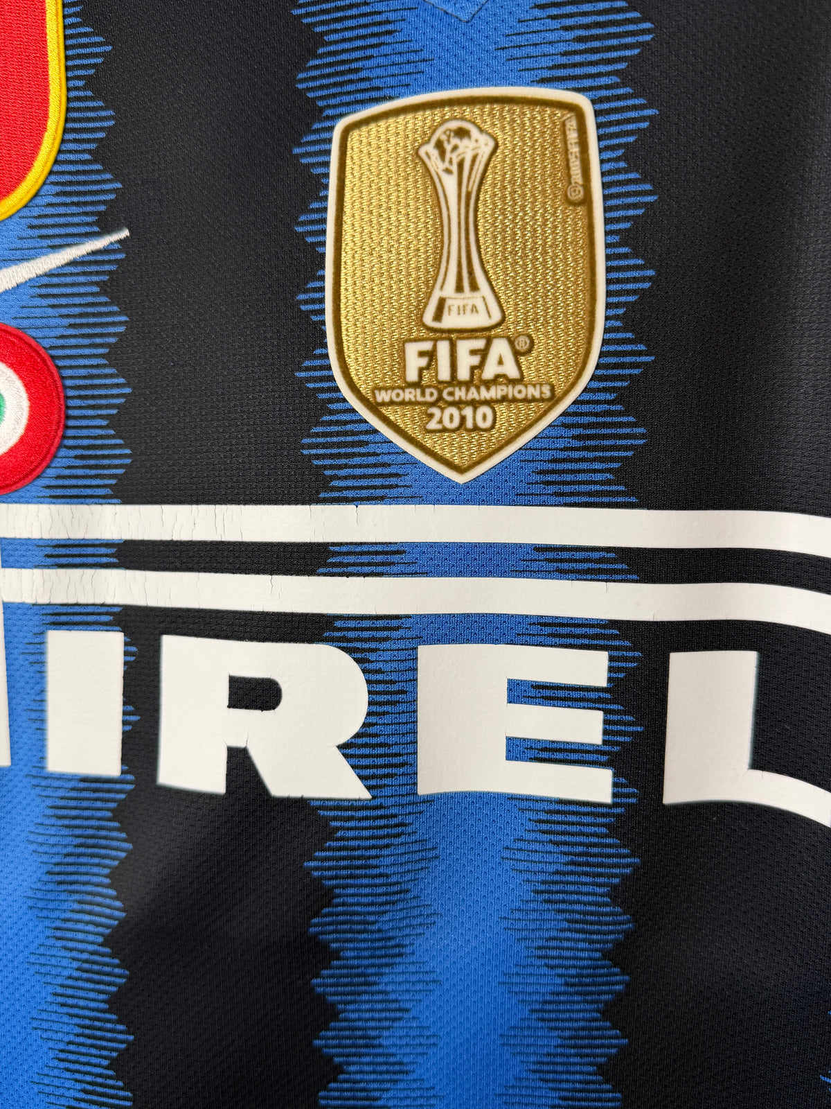 Samuel Eto'o Inter Milan 2010-11 home football shirt (S)