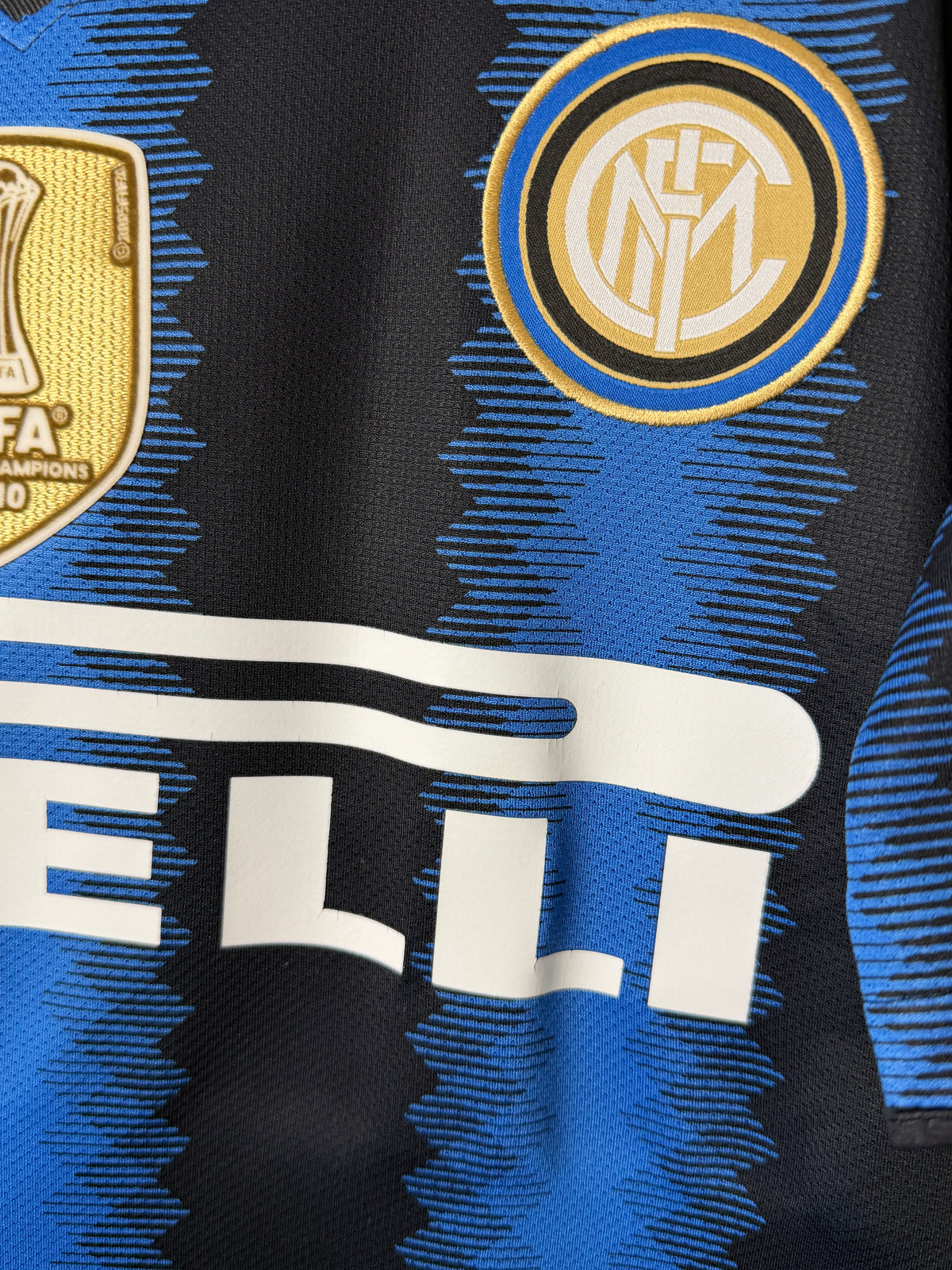 Samuel Eto'o Inter Milan 2010-11 home football shirt (S)