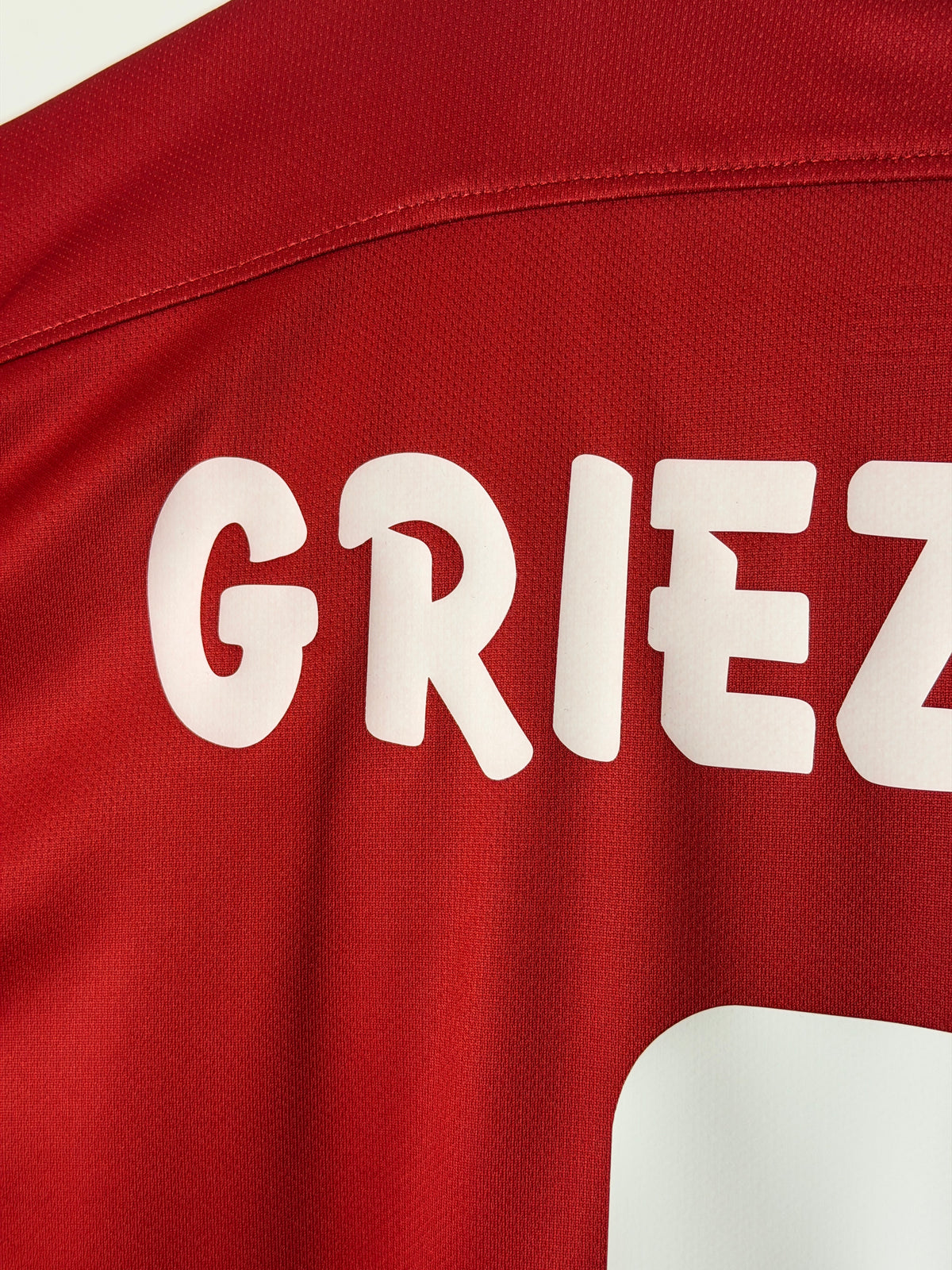 Antoine Griezmann Atletico Madrid 2015-16 home football shirt (M)