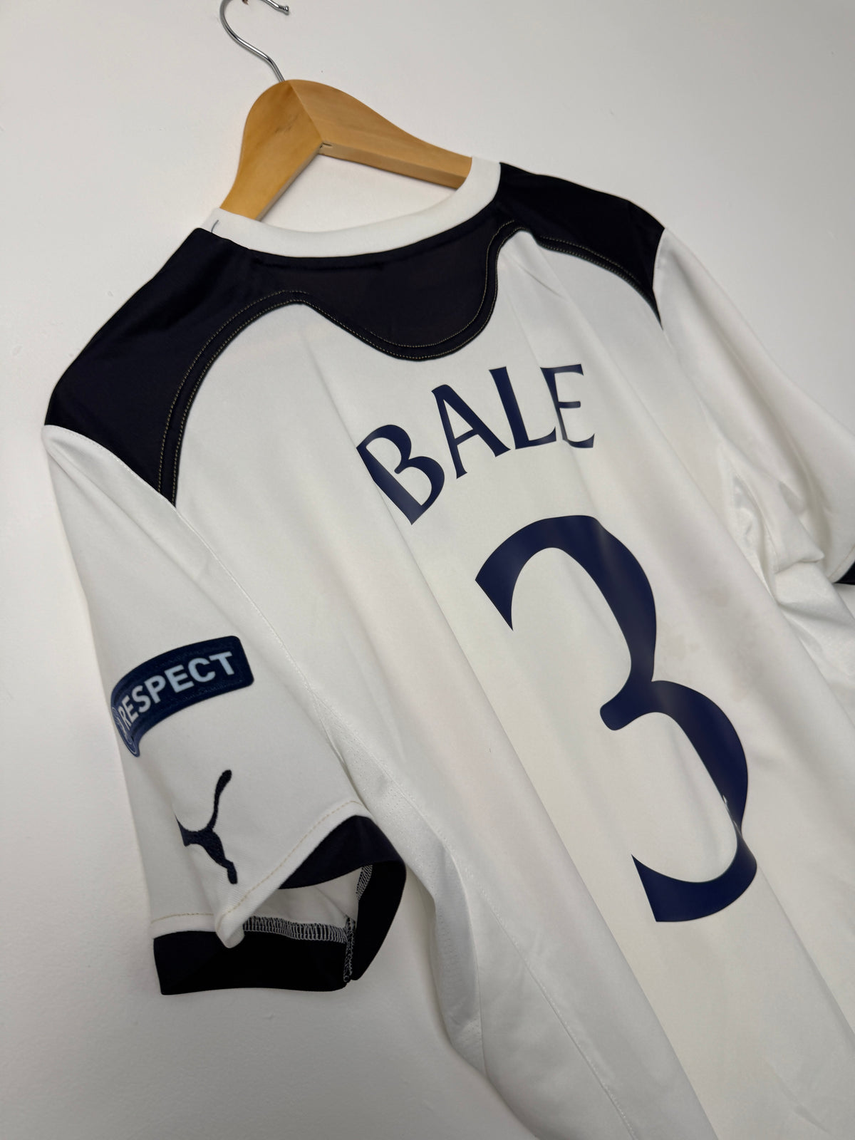 Gareth Bale Tottenham Hotspur 2010-11 home football shirt (M)