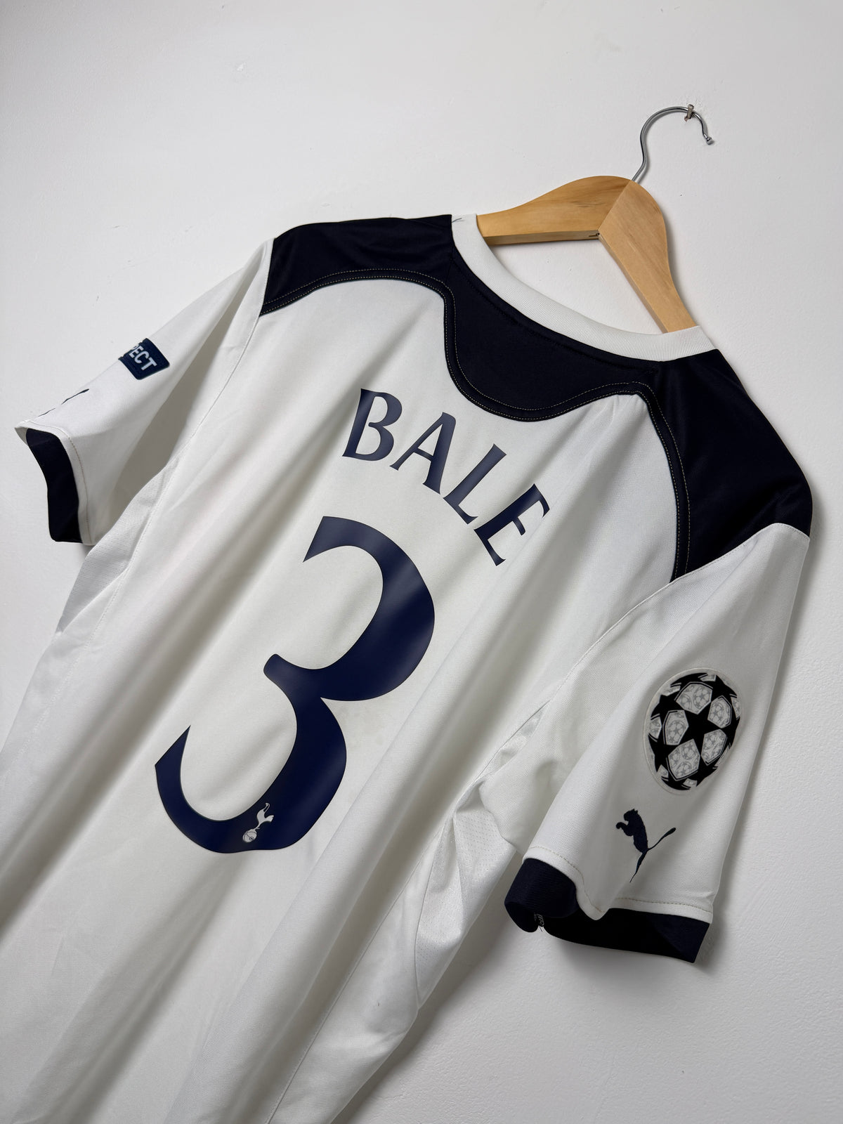 Gareth Bale Tottenham Hotspur 2010-11 home football shirt (M)