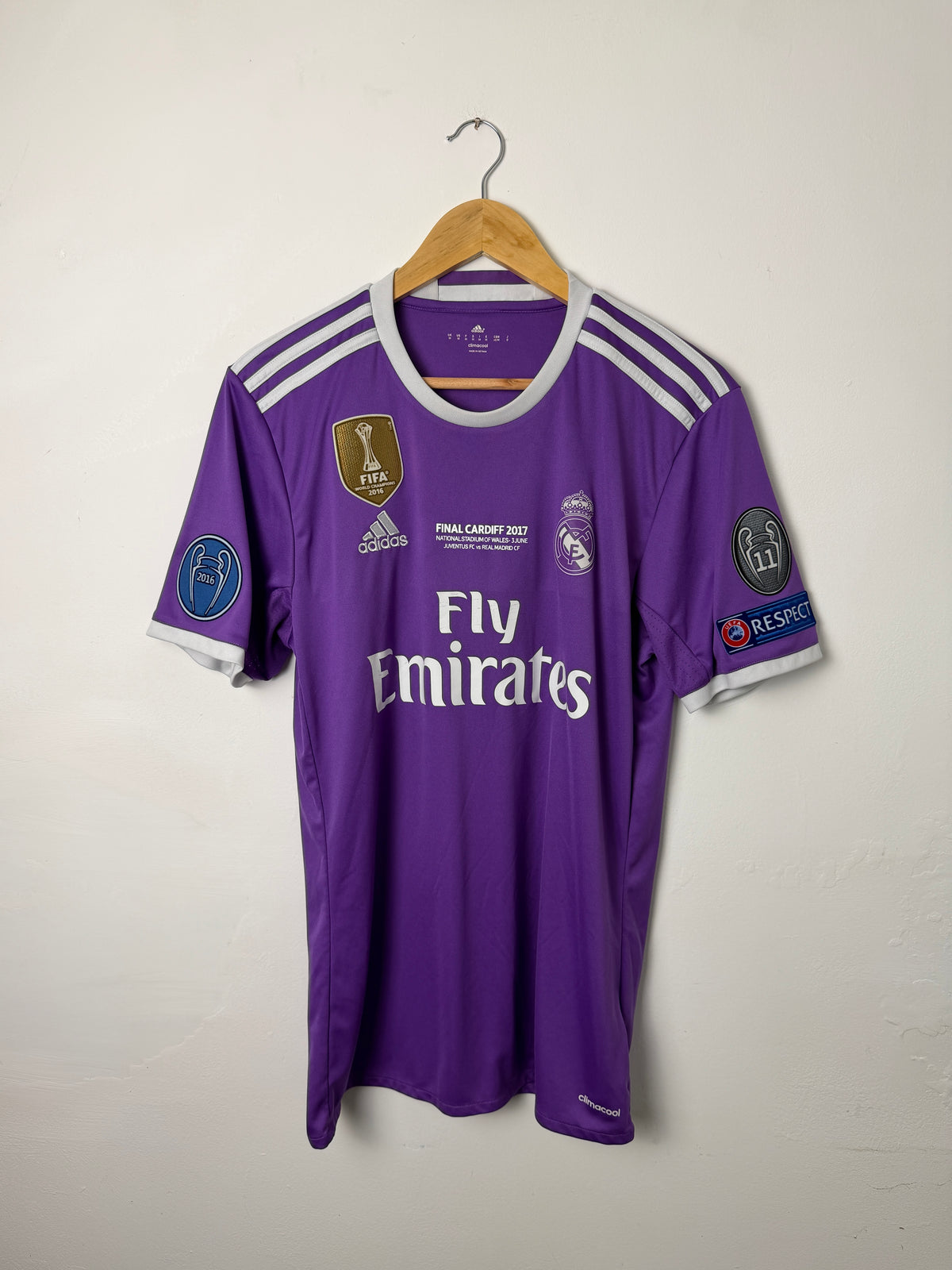 Luka Modric Real Madrid 2016-17 away football shirt (M)