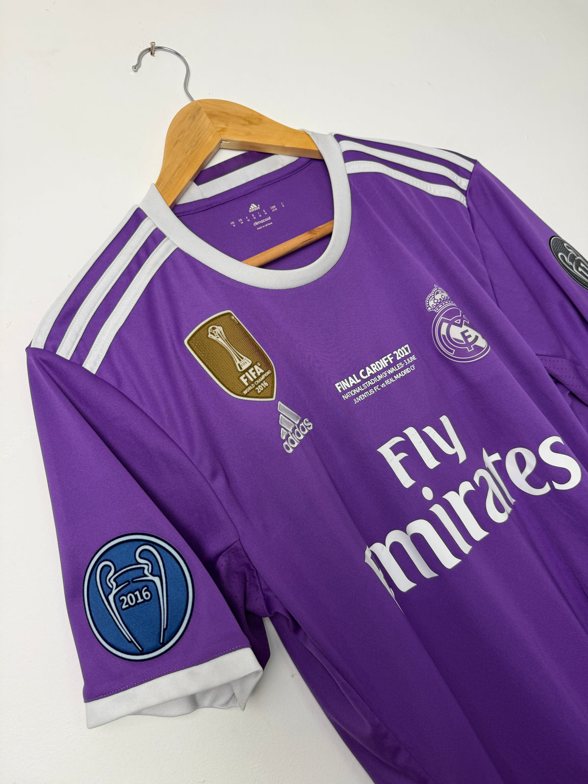 Luka Modric Real Madrid 2016-17 away football shirt (M)