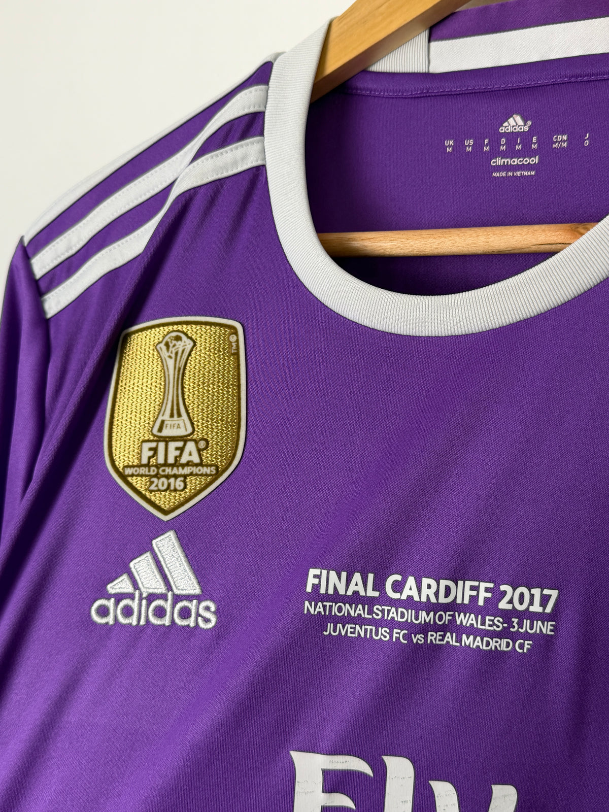 Luka Modric Real Madrid 2016-17 away football shirt (M)