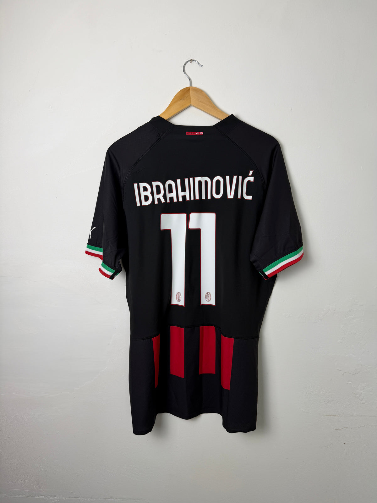 Zlatan Ibrahimovic AC Milan 2022-23 ULTRAWEAVE home football shirt (XL)