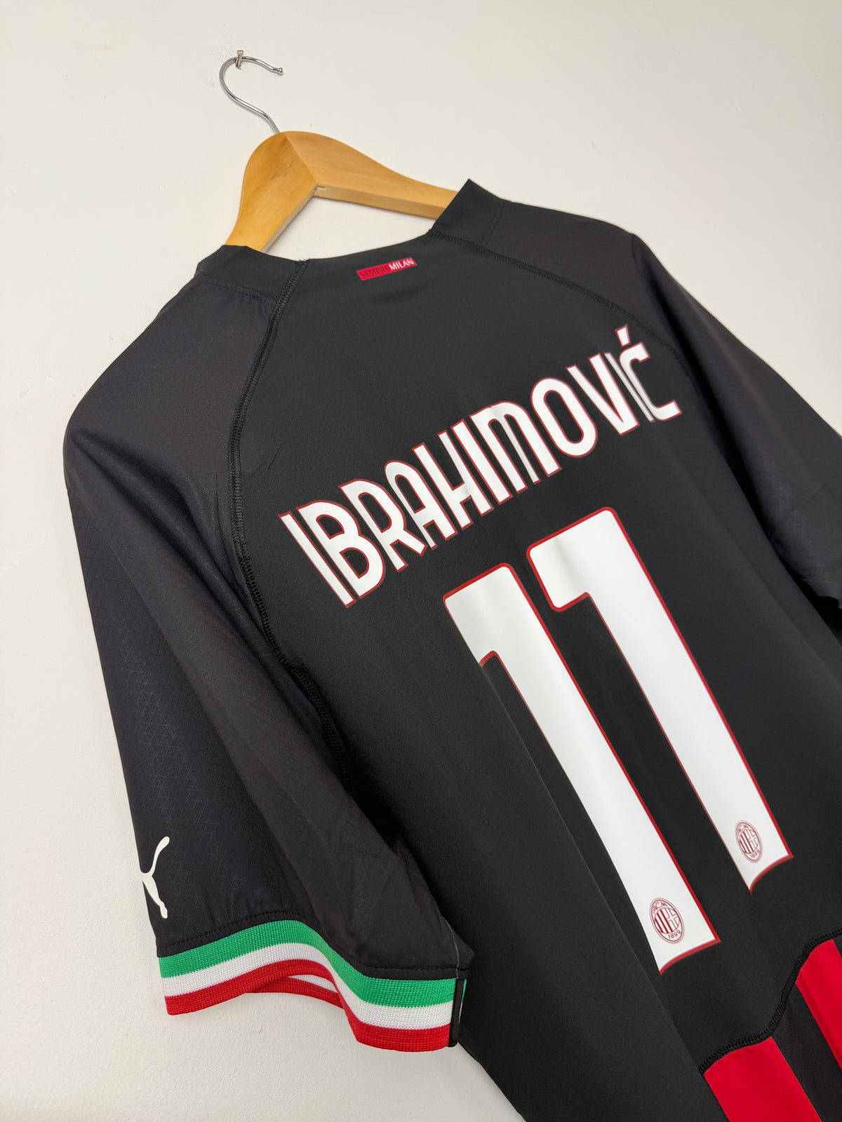 Zlatan Ibrahimovic AC Milan 2022-23 ULTRAWEAVE home football shirt (XL)