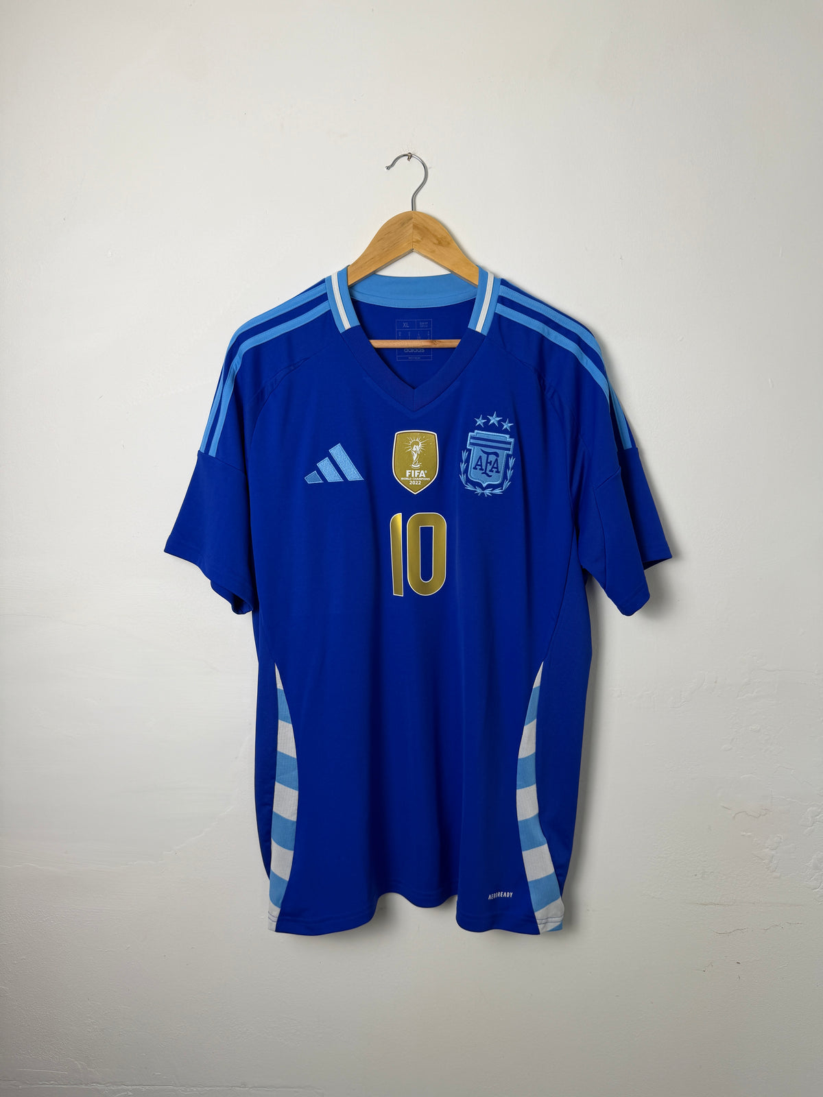 Lionel Messi 2024 Argentina away football shirt (XL)