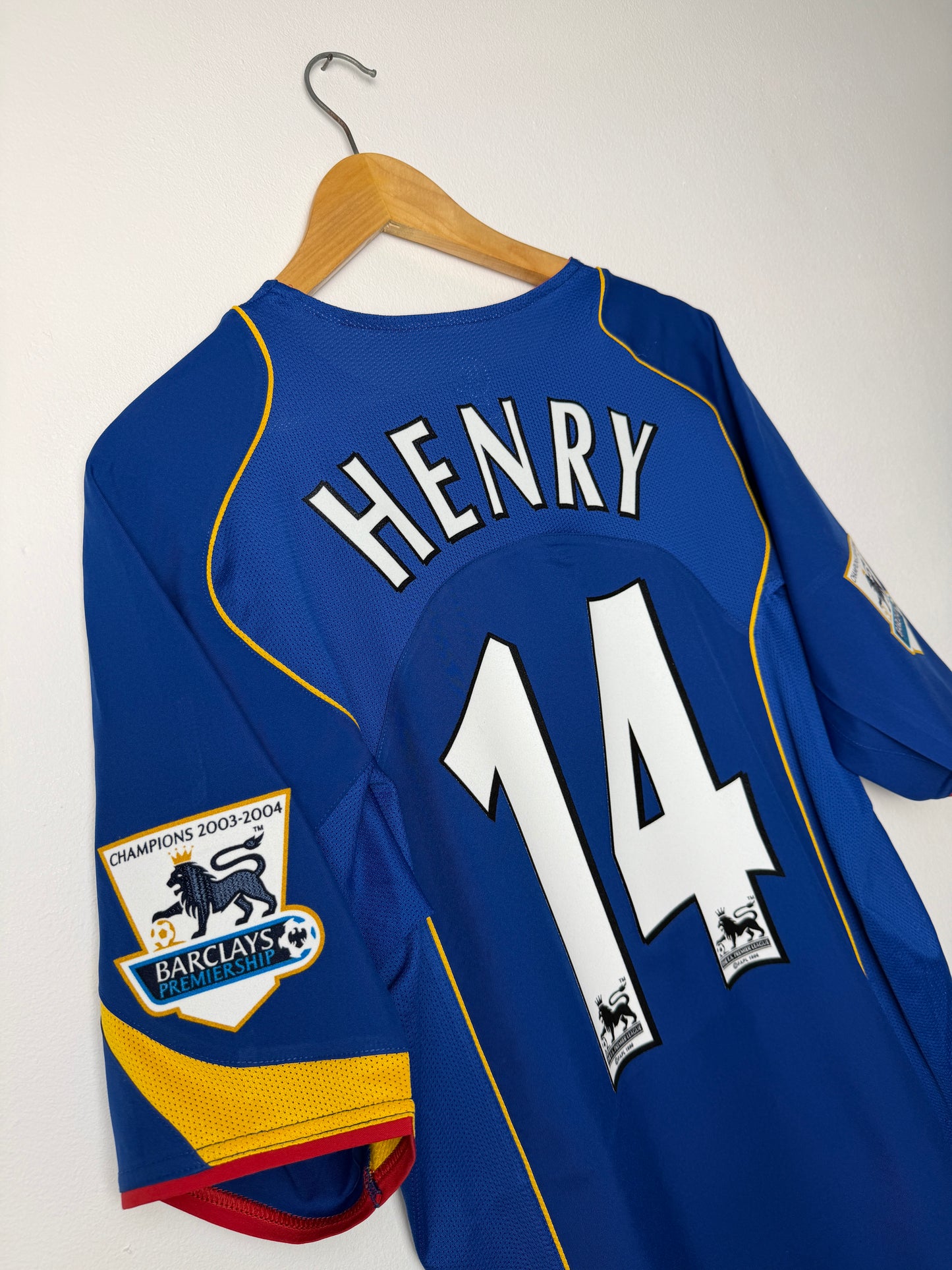 Thierry Henry Arsenal FC 2004-05 away football shirt (L)