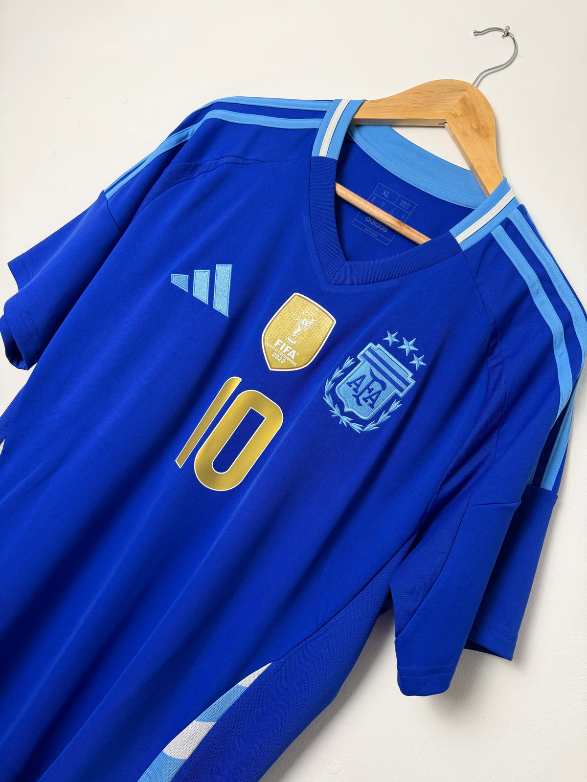 Lionel Messi 2024 Argentina away football shirt (XL)