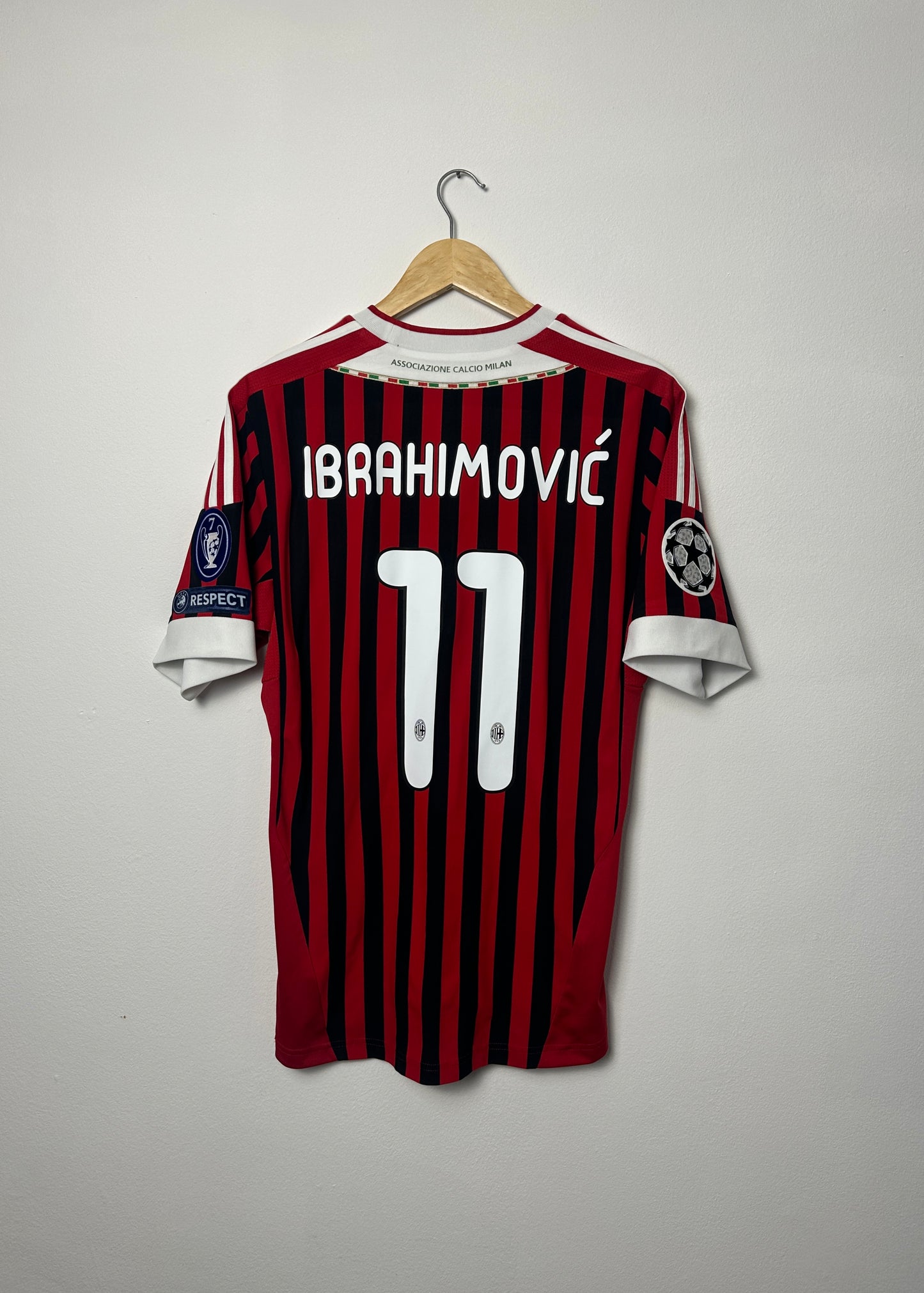 Zlatan Ibrahimovic AC Milan 2011-12 home football shirt (M)