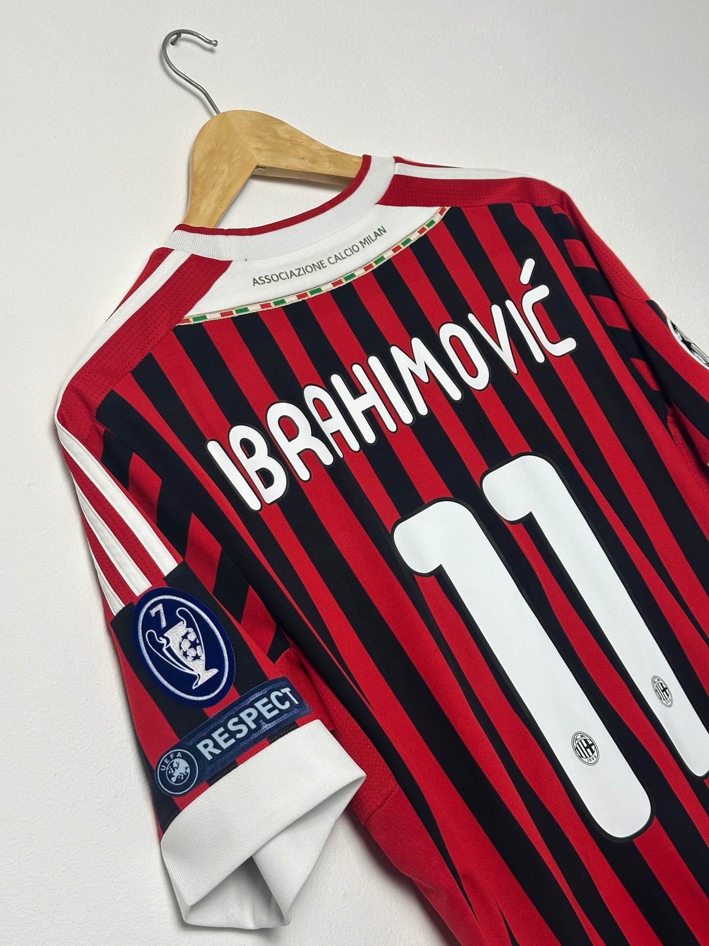 Zlatan Ibrahimovic AC Milan 2011-12 home football shirt (M)