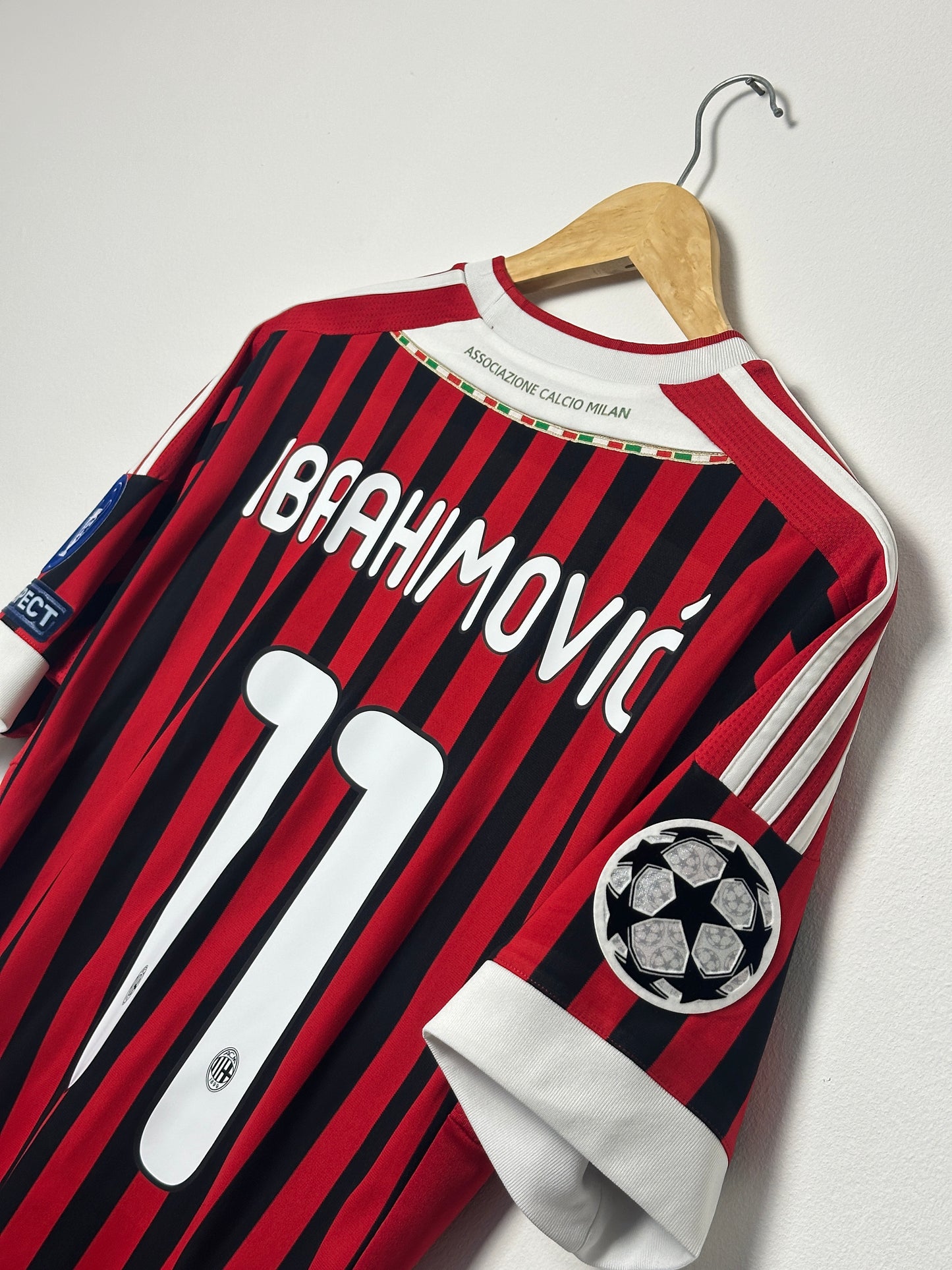 Zlatan Ibrahimovic AC Milan 2011-12 home football shirt (M)