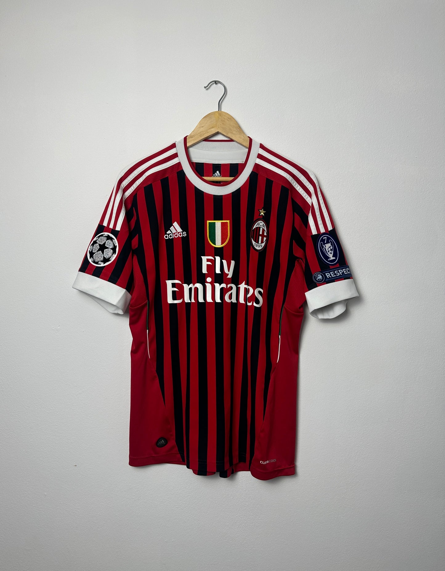 Zlatan Ibrahimovic AC Milan 2011-12 home football shirt (M)