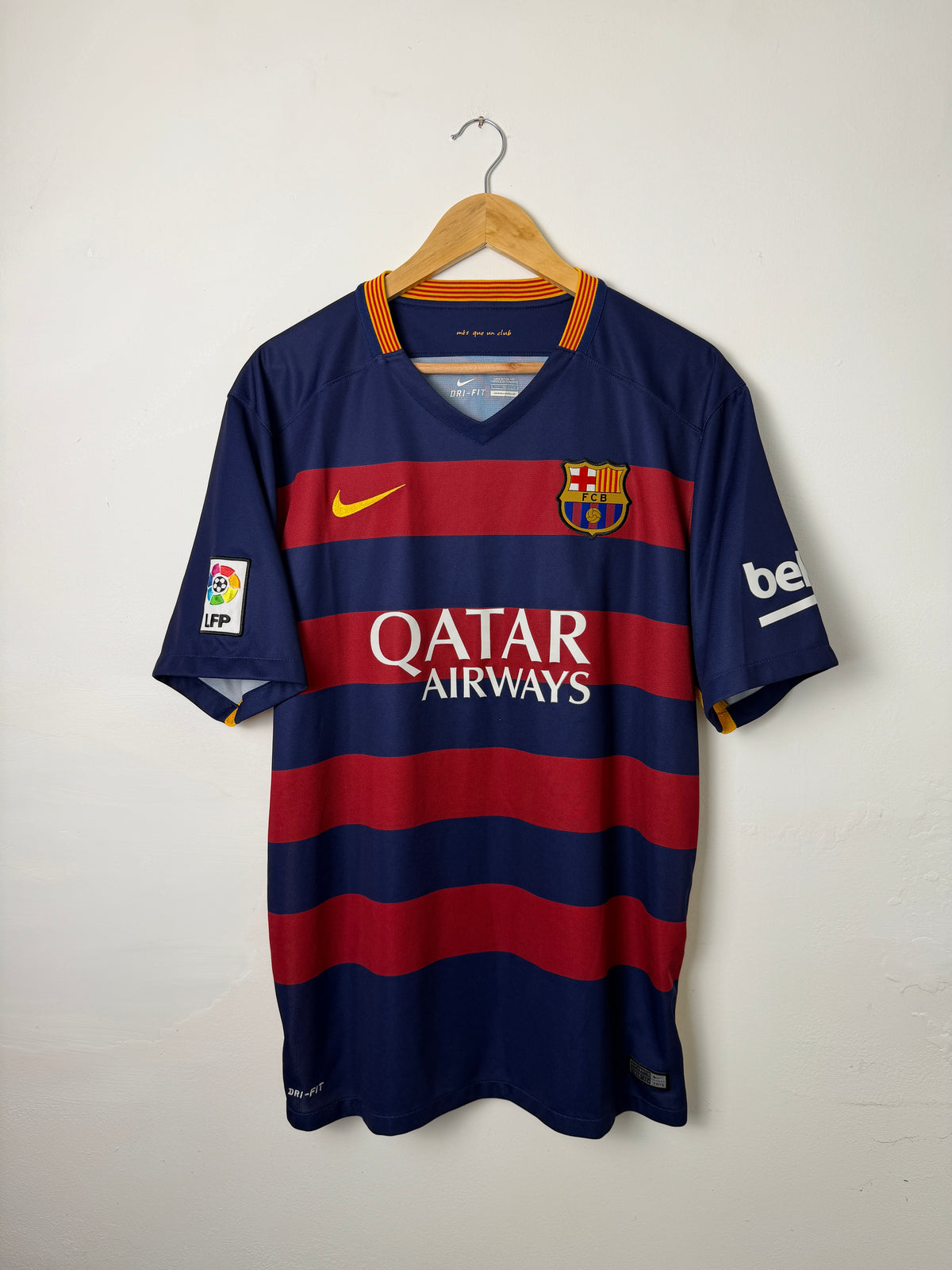Neymar JR FC Barcelona 2015-16 home football shirt (XL)