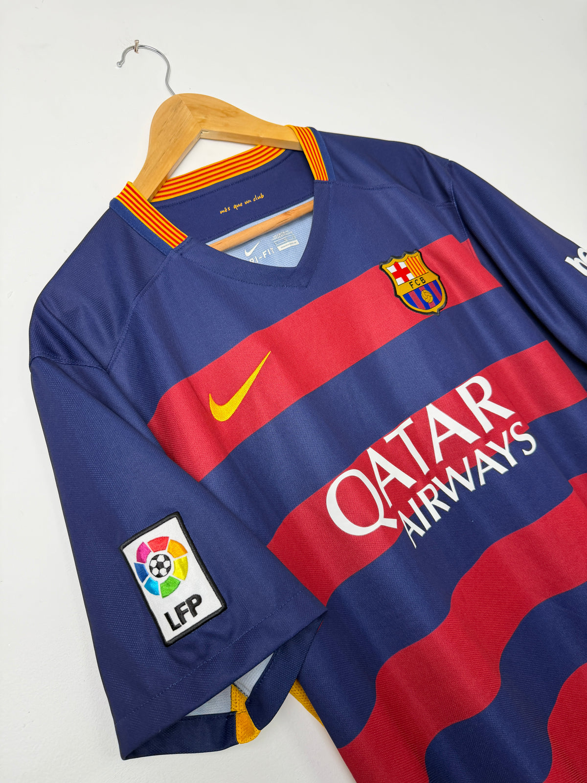 Neymar JR FC Barcelona 2015-16 home football shirt (XL)