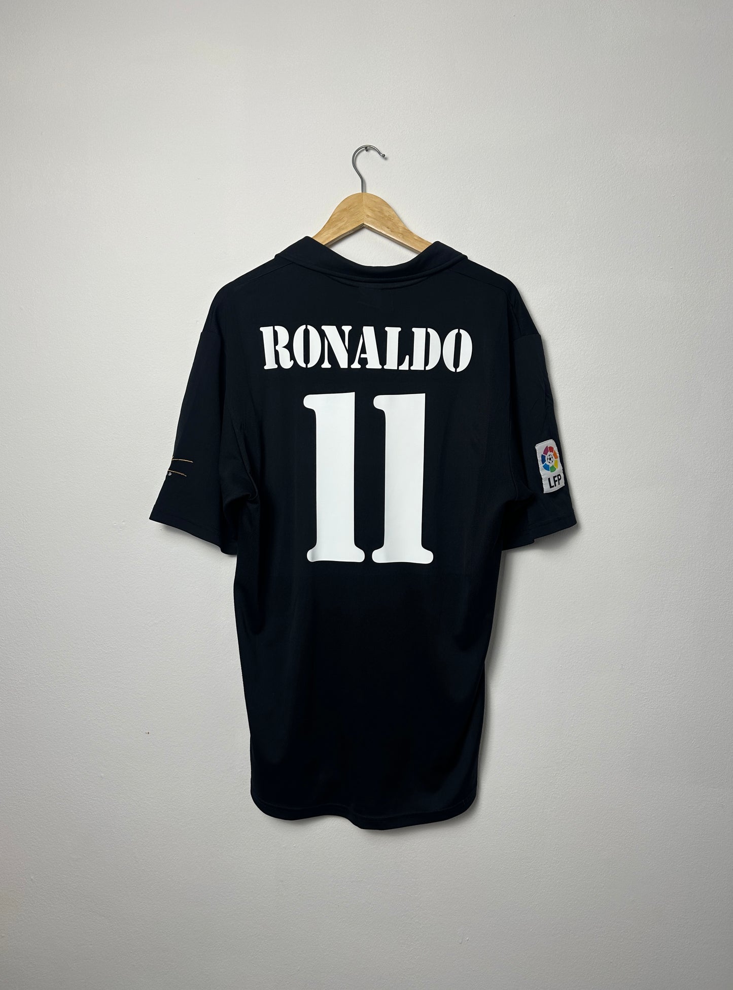 Ronaldo Nazario Real Madrid 2002-03 away football shirt (L)