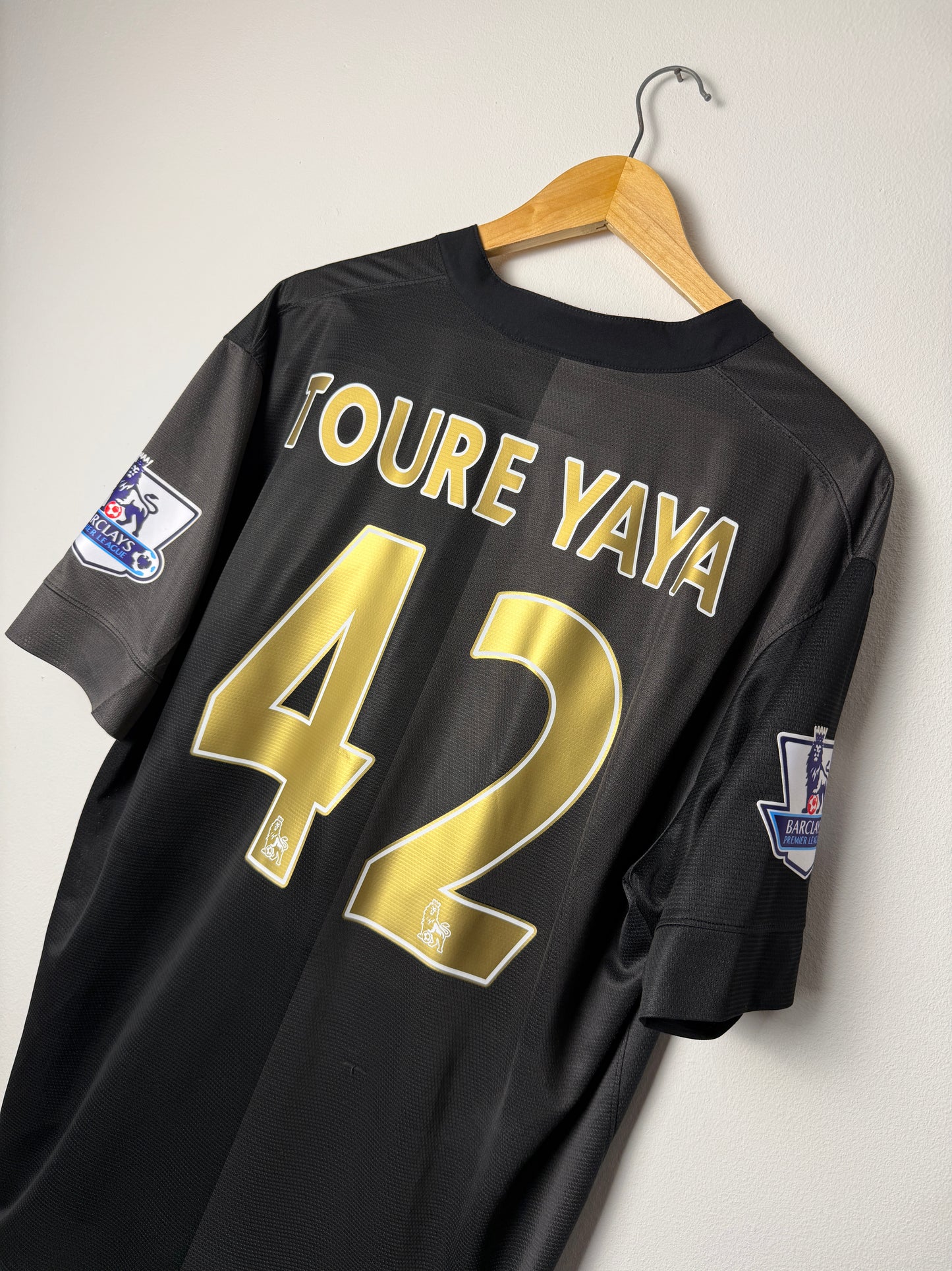 Yaya Toure Manchester City 2013-14 away football shirt (XL)