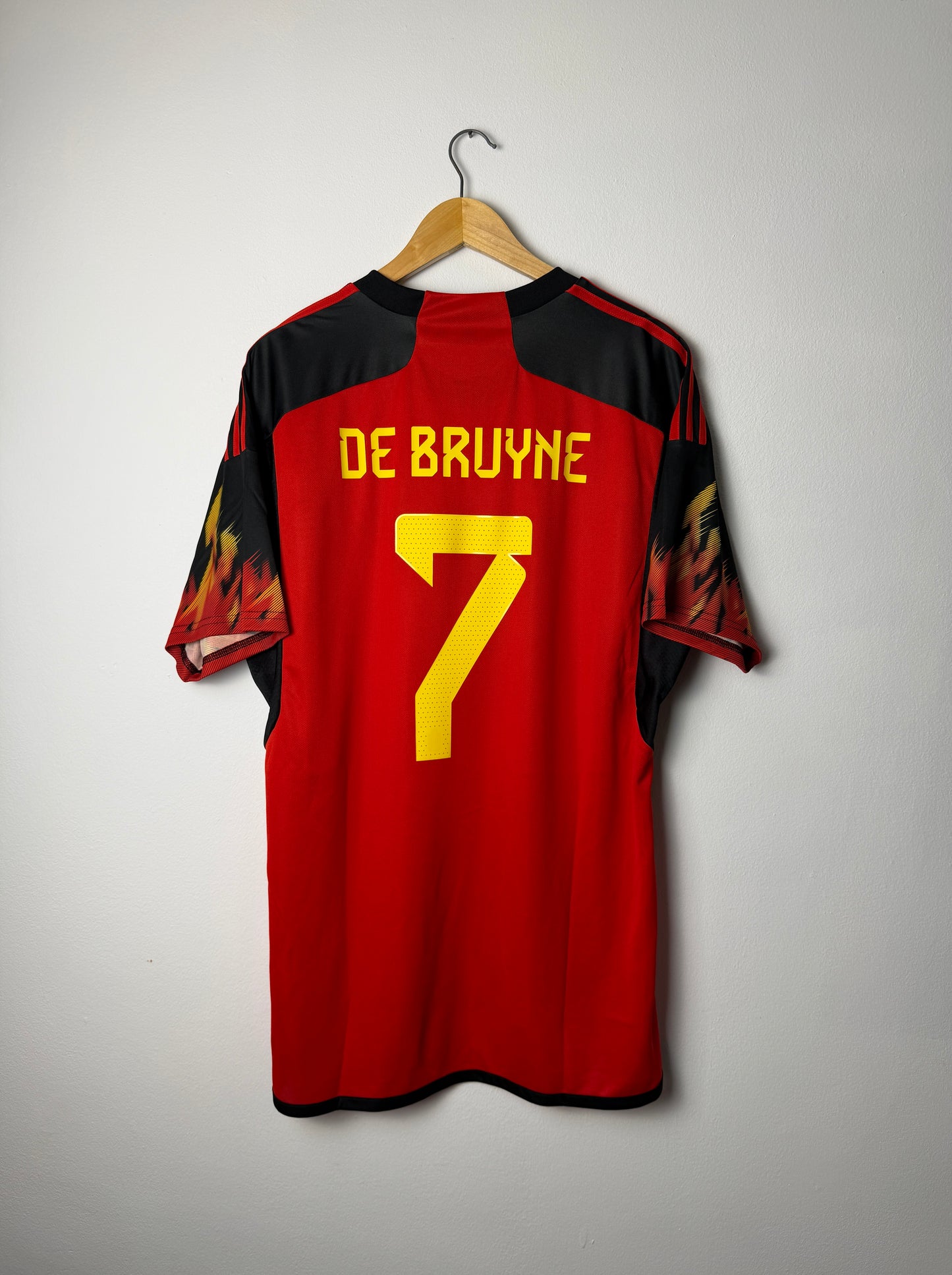 Kevin De Bruyne Belgium 2022 home football shirt (XL)