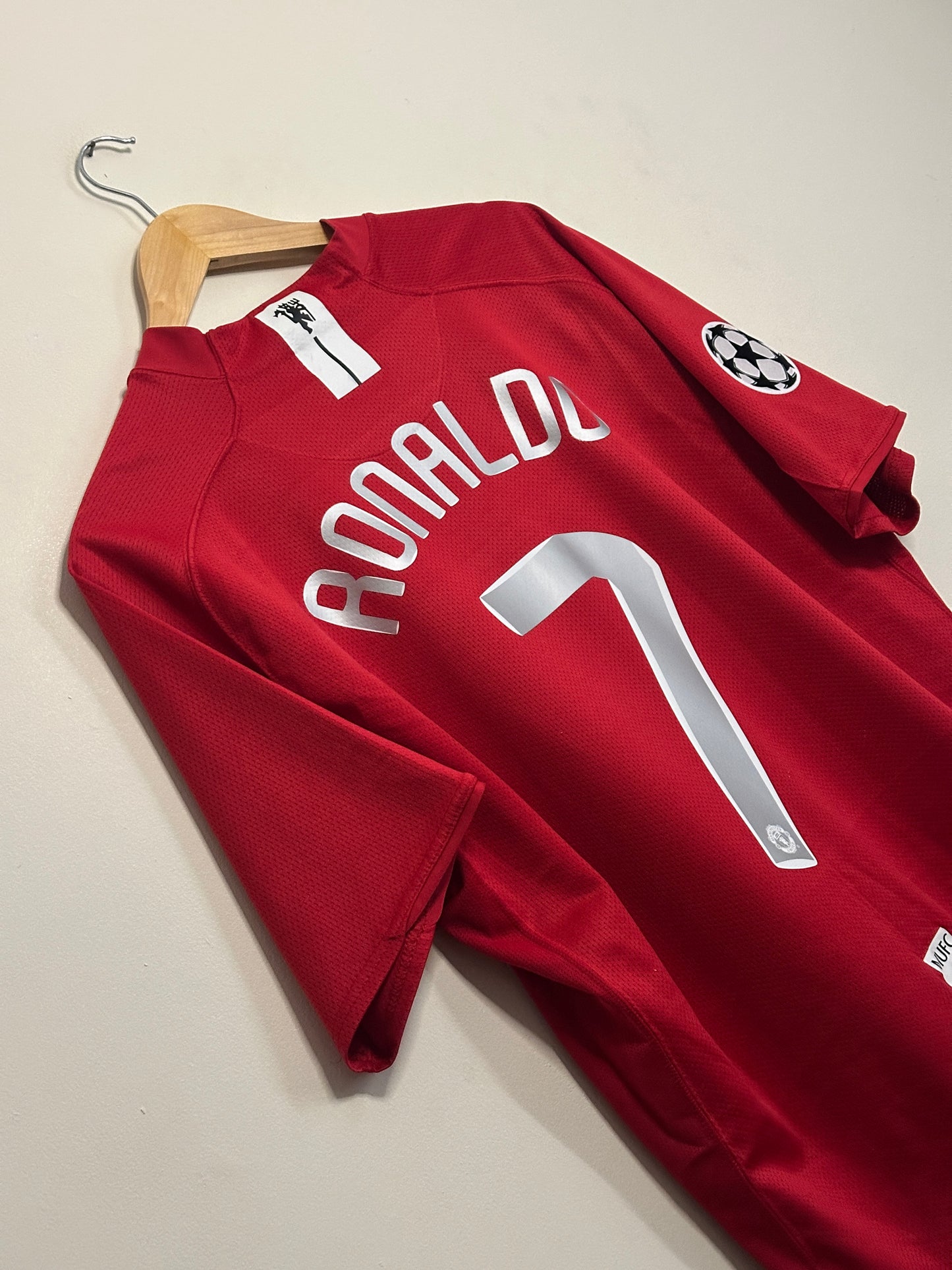 Cristiano Ronaldo Manchester United 2007-09 home football shirt (XL)