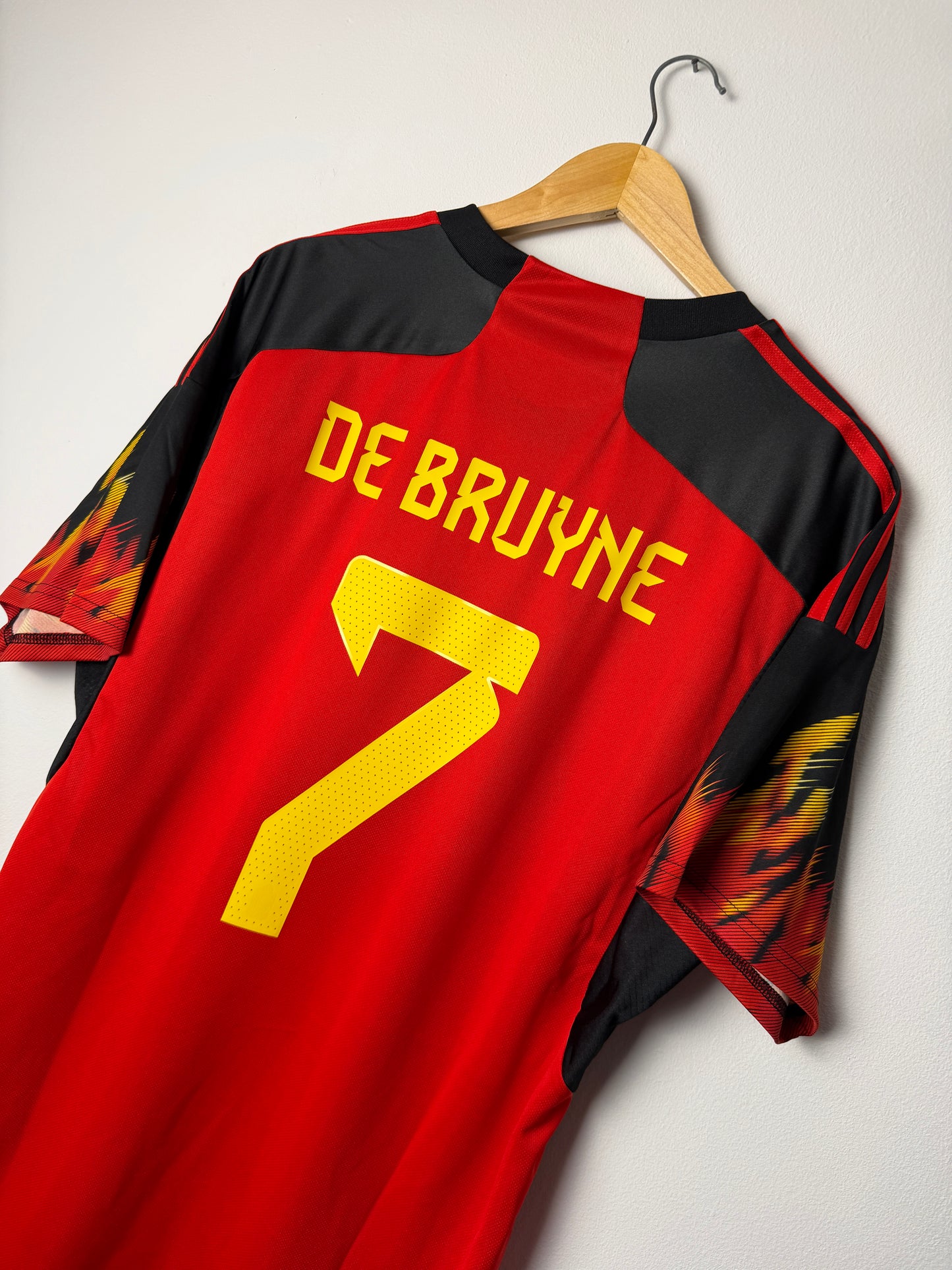Kevin De Bruyne Belgium 2022 home football shirt (XL)